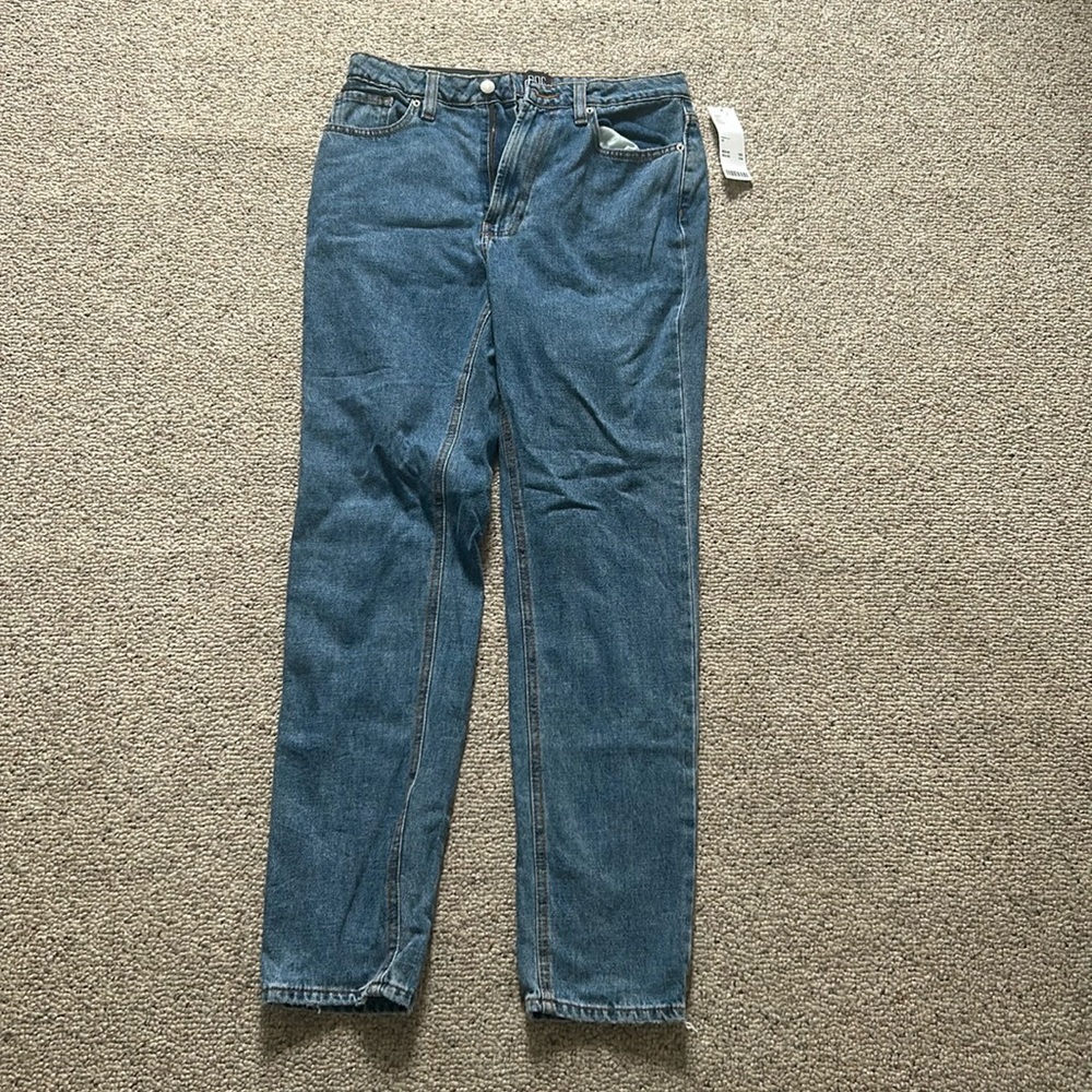 Urban Outfitters Mom Jeans Size 27- never worn. Tag still on!